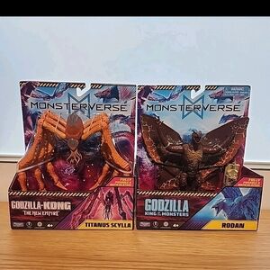Monsterverse Godzilla and Titanus Scylla Figures